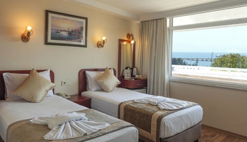 SEA VIEW BALCONY ROOM DBL AND TWIN