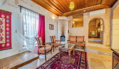 Premium King Cave Suite