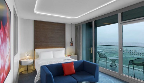 Executive Room, 1 King Bed, City View