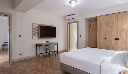 Family Room, 1 King Bed