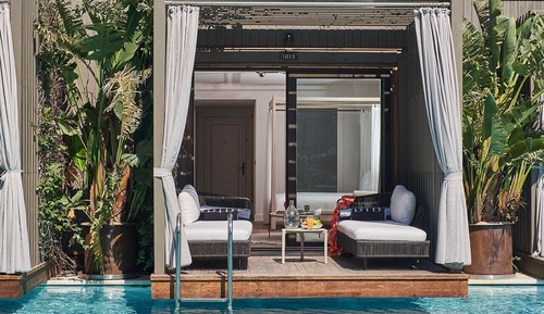 Laguna Sunset Suite Swim Up