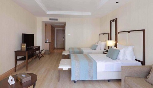 Deluxe Room, Land View
