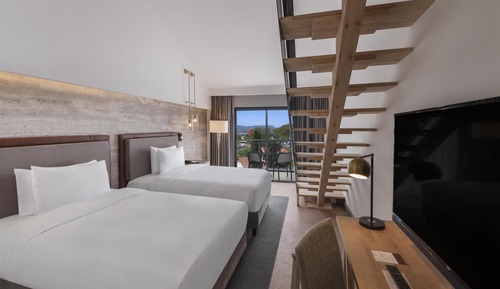 Family Room, 1 King Bed (Duplex)