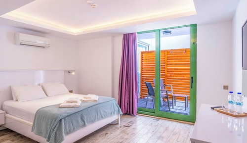 Economy Double Room, 1 King Bed, Accessible