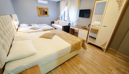 Deluxe Quadruple Room