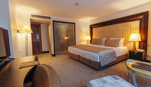 Luxury Suite, 1 King Bed, City View