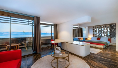 Deluxe Suite