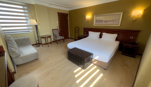  Deluxe Grand Suit