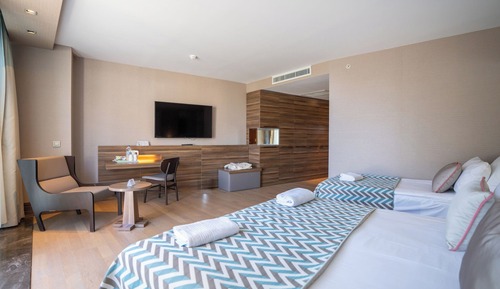 Deluxe Room (Direct Sea View)