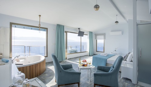 Luxury Double Room, 1 Queen Bed, Jetted Tub, Sea View