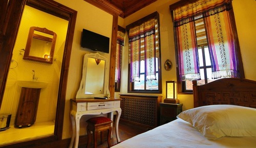Single Room (203)