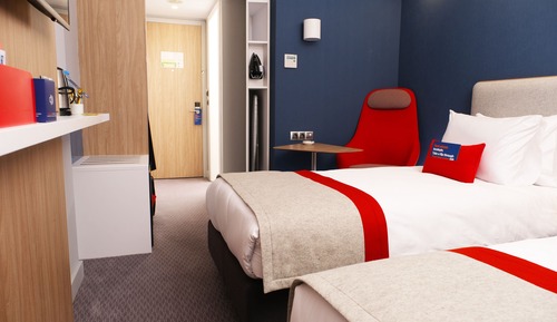 Standard Room, 2 Twin Beds, Smoking (Free Breakfast)