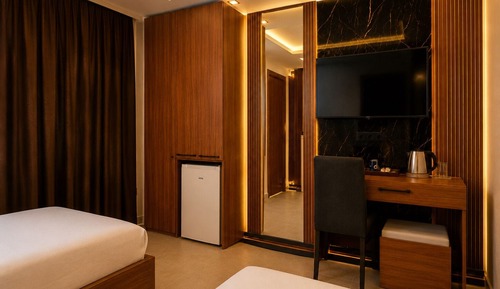 Deluxe Triple Room, City View