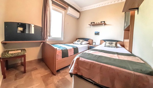 Villa (2-14) 7 double beds