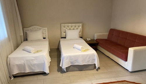 Family Studio Suite, 4 Bedrooms