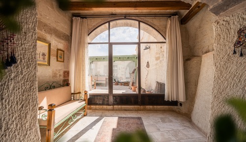 Deluxe Cave Room