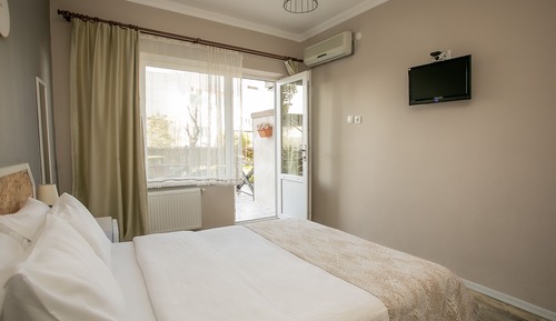 Standard Double Room, Garden View