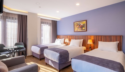Triple Room, Non Smoking, Corner