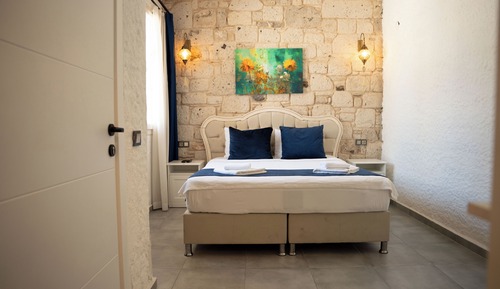 Standard Double Room (Canarino)