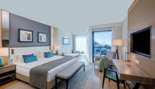Deluxe Room with Side Sea View