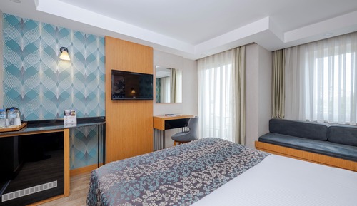 Economy Room (Land View)