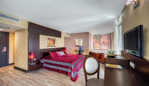 Suite with Jacuzzi