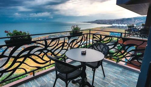 Akyazi Suite with Jacuzzi and Sea View