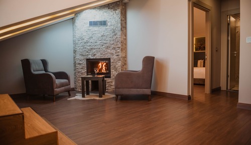 Trapezus Suite with Jacuzzi and fireplace