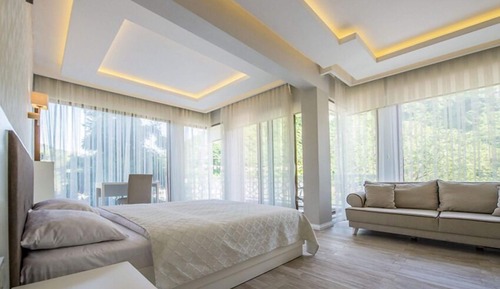 Junior Suite, Smoking