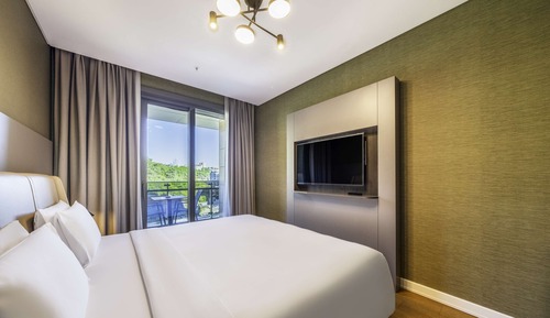 Family Room, 5 Bedrooms (Premium)