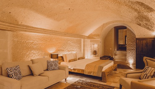 Imperial Cave Suite with Jacuzzi and Fireplace