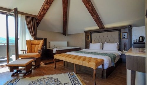 Deluxe Suite, Hot Tub, Lake View