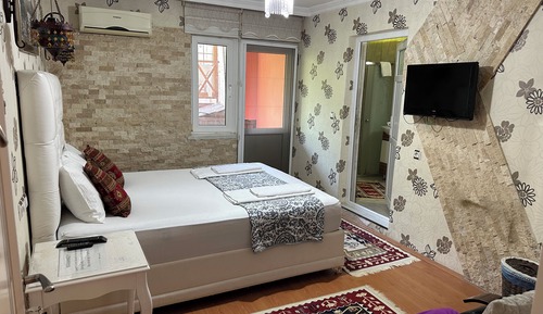 Double Room, 1 Queen Bed
