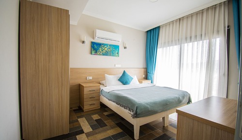 1+1, Sea View