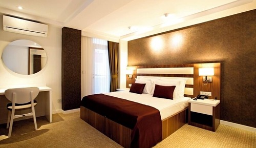 BUSINESS ROOM