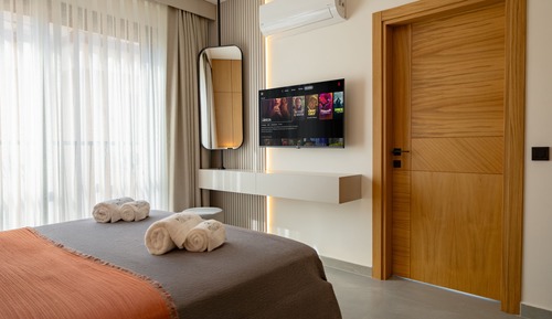 Deluxe Suite, Balcony, City View