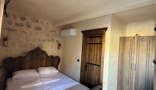 Comfort Room, 1 Queen Bed