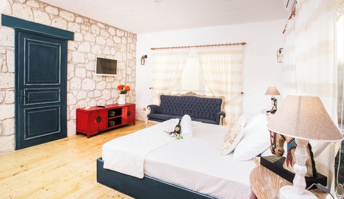 Family Quadruple Room, Pool View