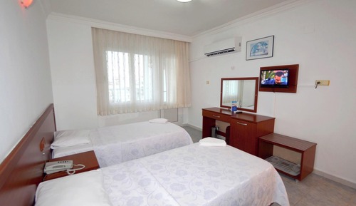 City Triple Room, 1 Bedroom, City View