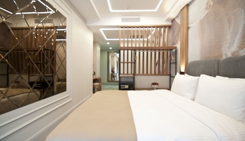 Junior Studio Suite