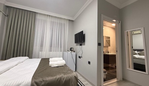Economy Room