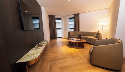 Deluxe Suite