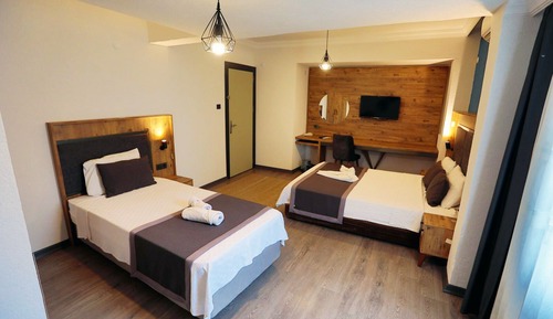 Classic Triple Room, Garden View