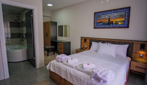 Suite, Jetted Tub