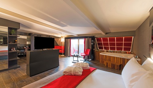 King Suite with Spa Bath