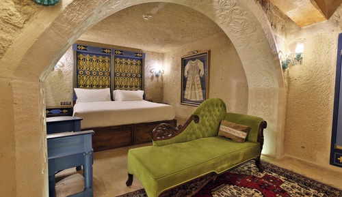 Two King Premium Cave Junior Suite with Whirlpool Bath