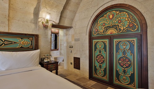 King Cave Junior Suite with Terrace and Whirlpool Bath