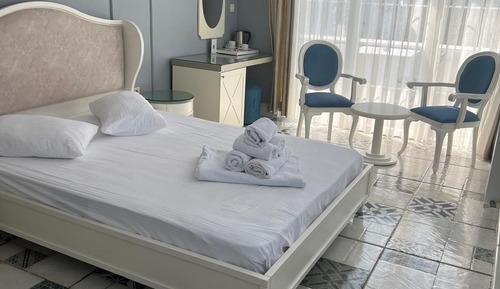 Deluxe Room, Balcony