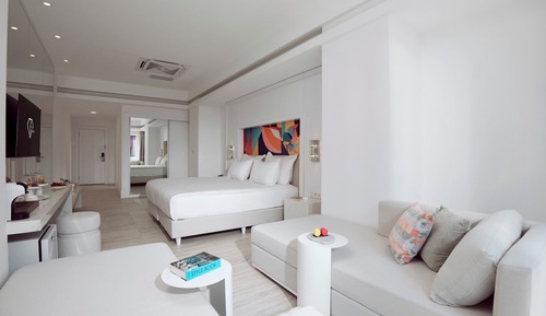 Pearl Large Room
