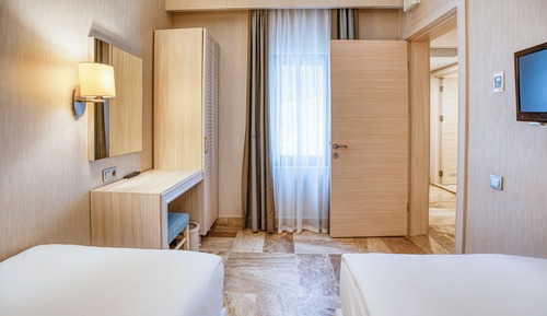 Deluxe Family Room